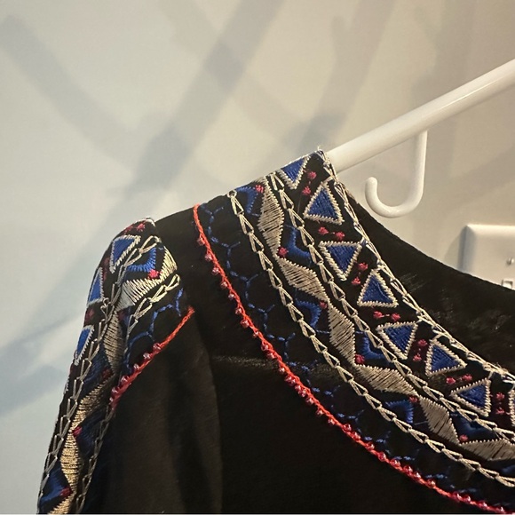 Embroidered black tunic - Picture 4 of 7